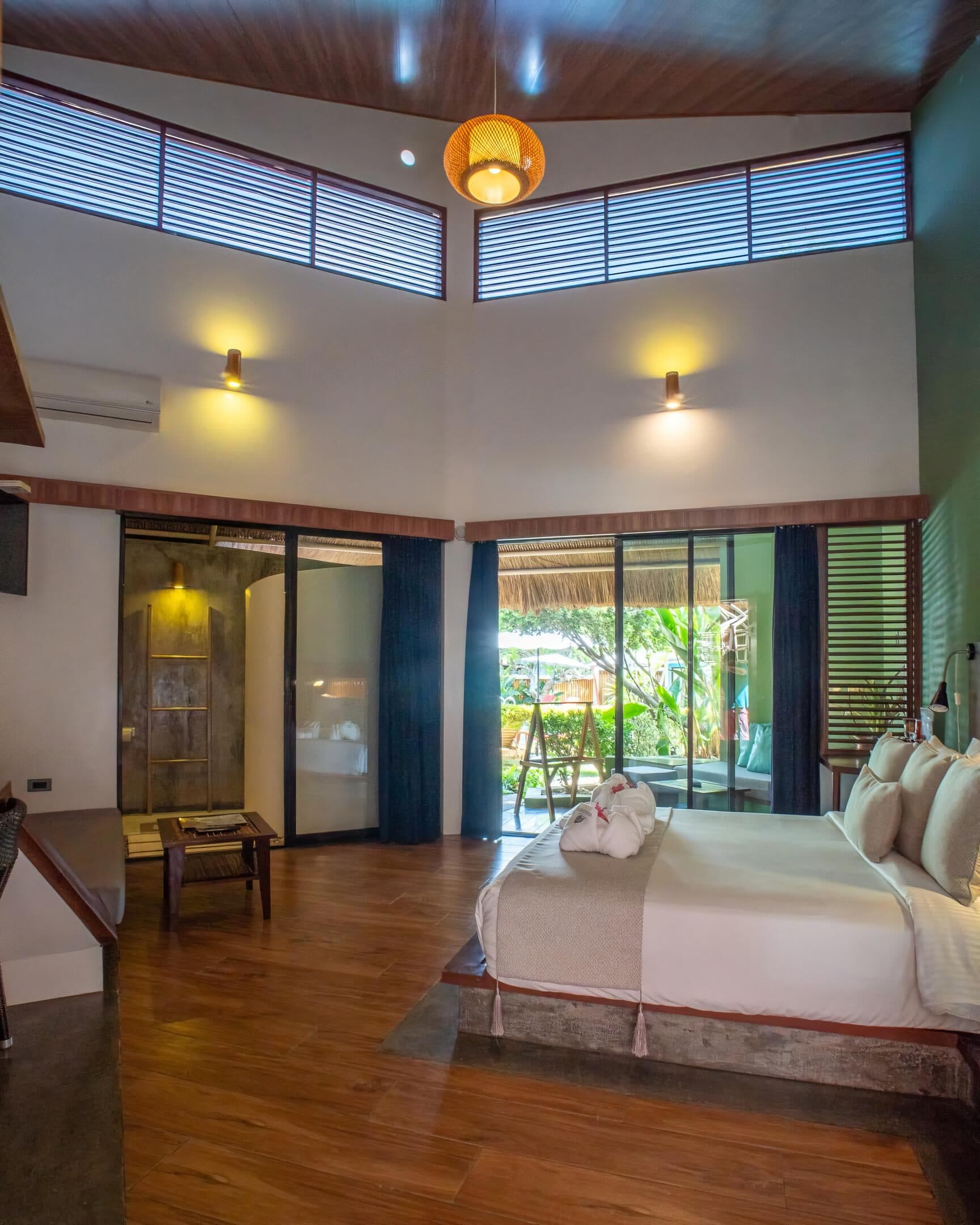 Deluxe Room with high vaulted ceiling